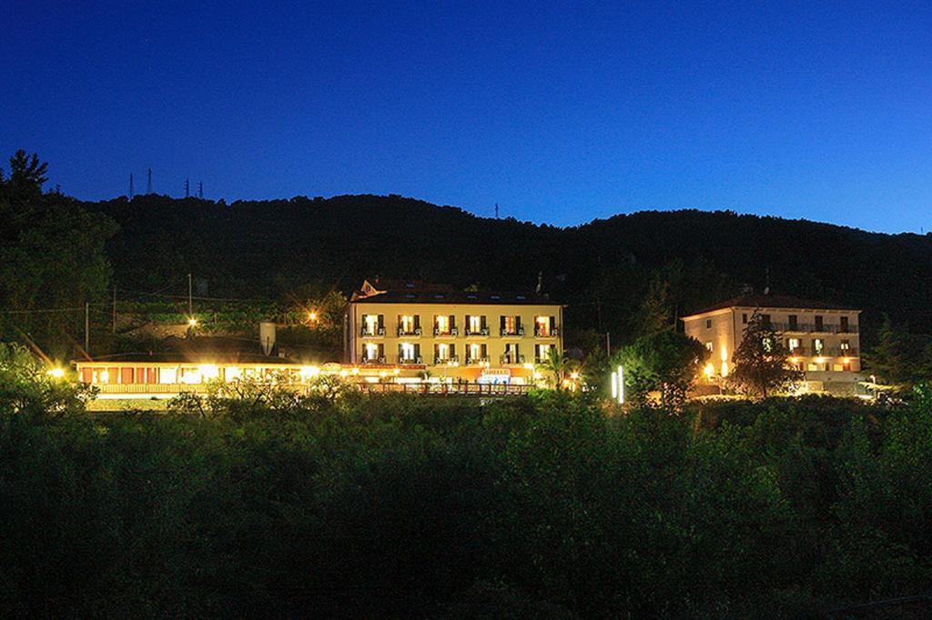 Albergo Ristorante San Matteo San Bartolomeo Al Mare Exterior foto