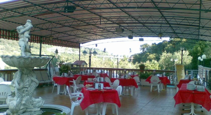 Albergo Ristorante San Matteo San Bartolomeo Al Mare Exterior foto